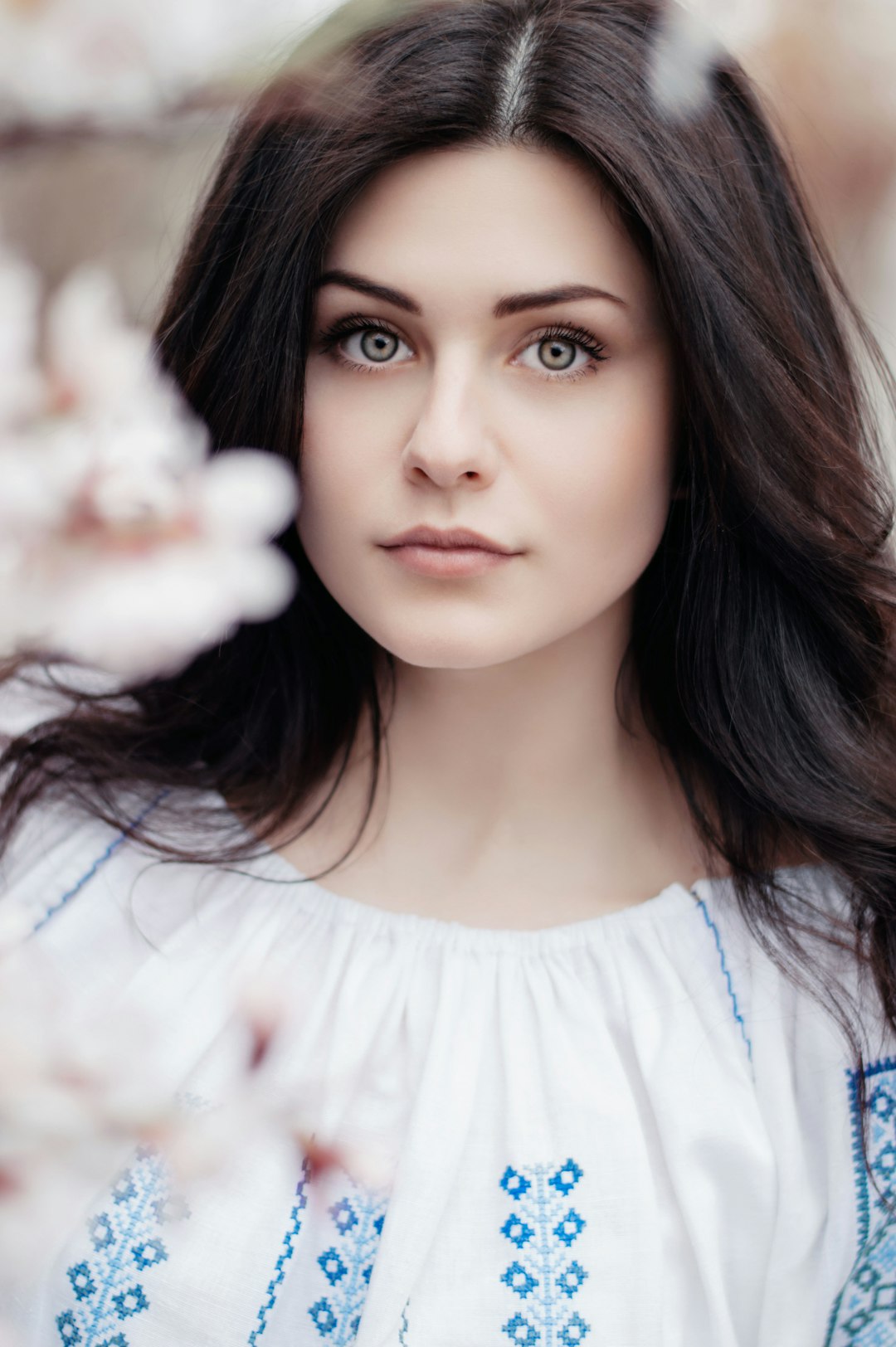 Photo by Alexandru Zdrobău woman standing near white petaled flower